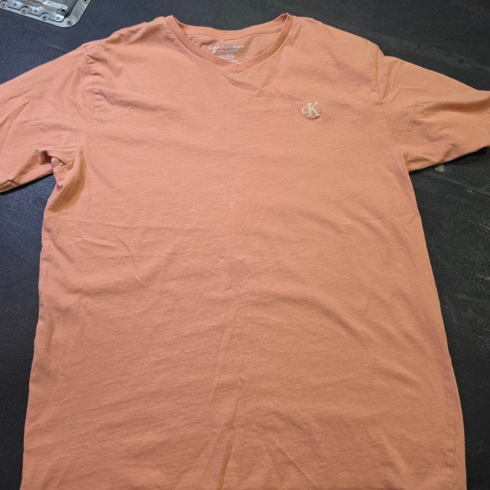 Calvin Klein Jeans Boys XL 18/20 V-Neck T-Shirt Peach Orange Short Sleeve Cotton